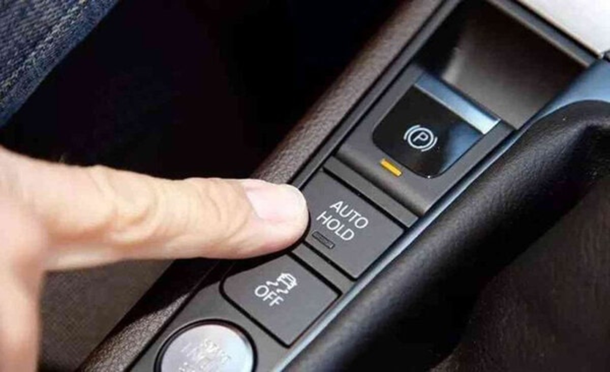 auto hold la he thong giu phanh tu dong Auto Hold là hệ thống giữ phanh tự động